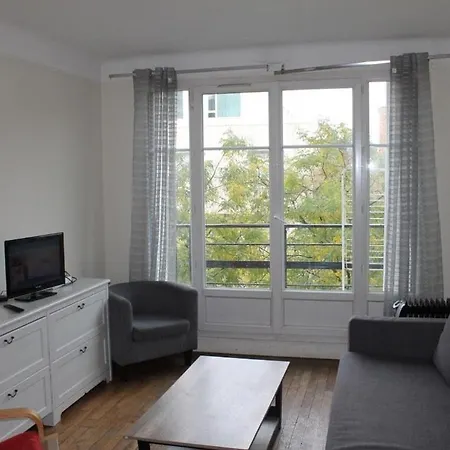 Pleasant South Apartment Paris