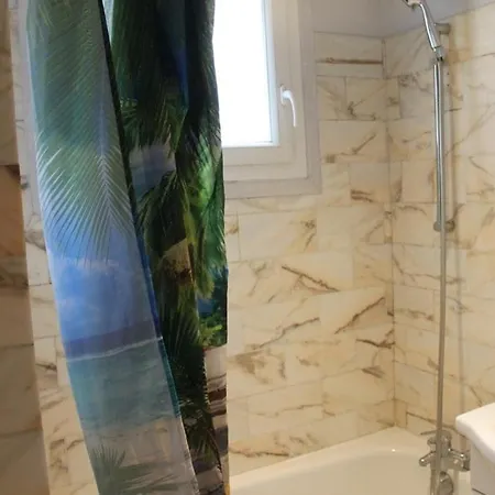 Pleasant South Apartment